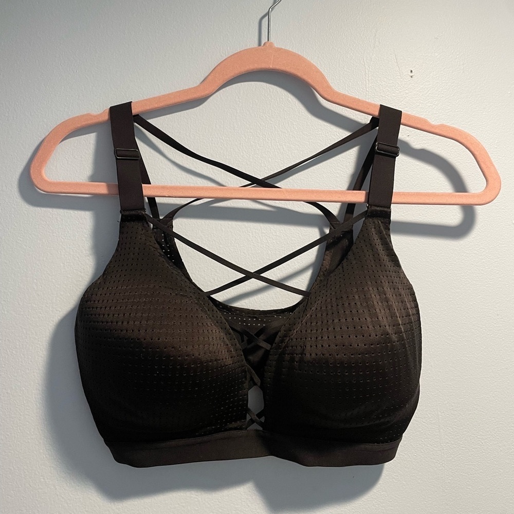 Sexy and supportive Victoria’s Secret criss cross sports bra size 32Dd